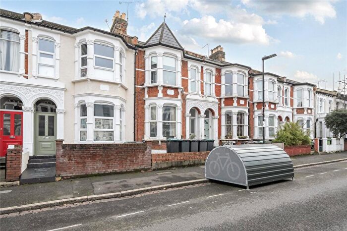 3 Bedroom Flat For Sale In Raleigh Road, Harringay, London, N8
