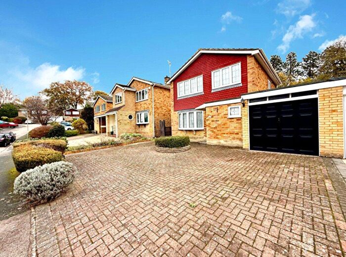 3 Bedroom Detached House For Sale In Bayfield Avenue, Frimley, Camberley, Surrey, GU16