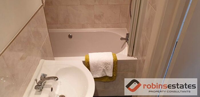 1 Bedroom Flat To Rent In Fishpond Drive, Nottingham, NG7