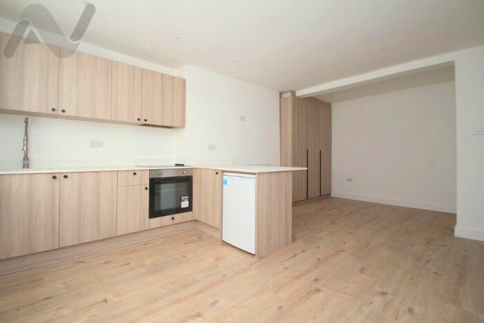 Studio To Rent In Seven Sisters Road, London, N4