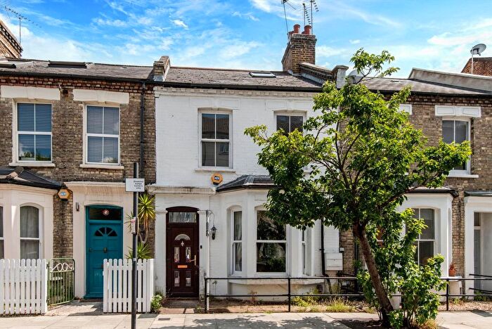 4 Bedroom Property To Rent In Caxton Road, Shepherds Bush, W12