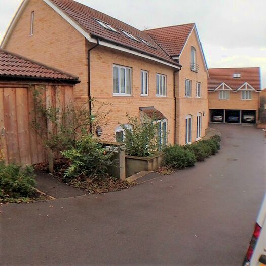 2 Bedroom Flat To Rent In Eastwick Road, Taunton, Somerset, TA2