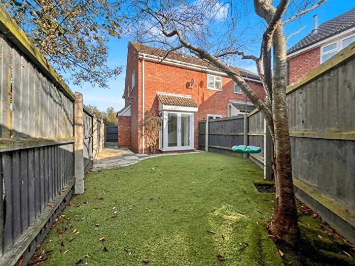 3 Bedroom Semi-Detached House To Rent In Reynolds Close, St Ives, PE27