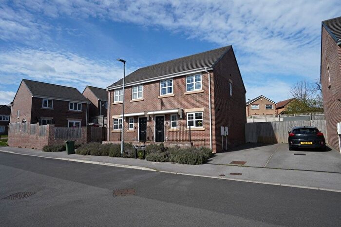 3 Bedroom Semi Detached House For Sale In Wool Chase, Wakefield, West Yorkshire, WF2