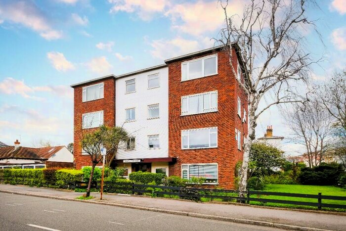 2 Bedroom Flat To Rent In High Road, London, E18