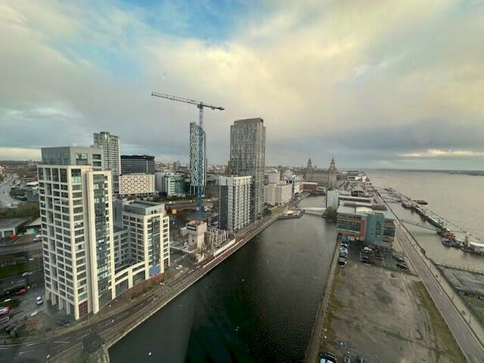 2 Bedroom Apartment To Rent In Alexandra Tower, Princes Dock, L3