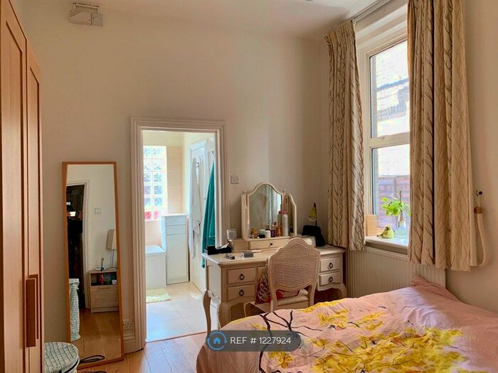 1 Bedroom Flat To Rent In Alexandra House, London, W6