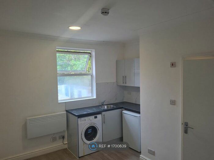 Studio To Rent In Lordship Lane, London, N17