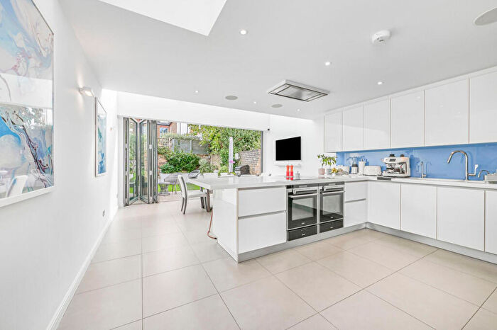 4 Bedroom Terraced House For Sale In Grandison Road, London, SW11