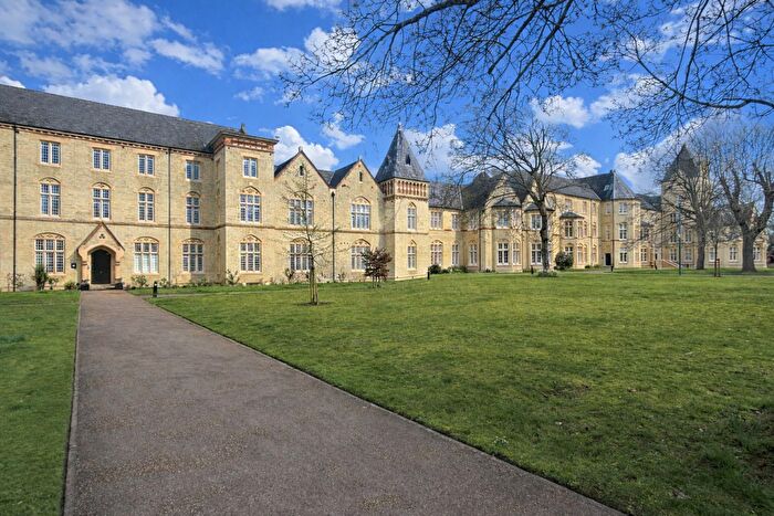 2 Bedroom Apartment For Sale In Kingsley Avenue, Fairfield, Hitchin, SG5