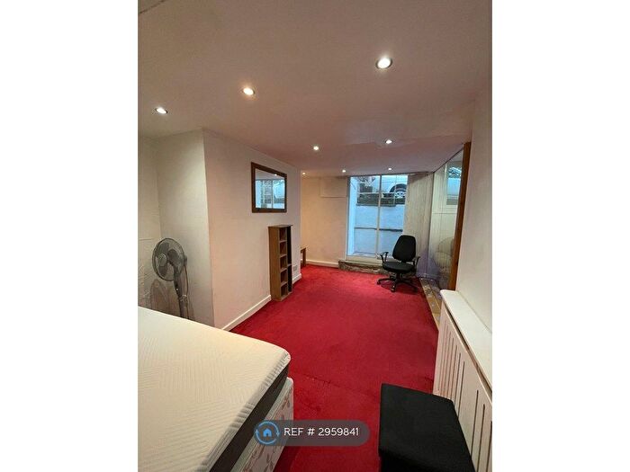 1 Bedroom Flat To Rent In Trinity Street, Huddersfield, HD1