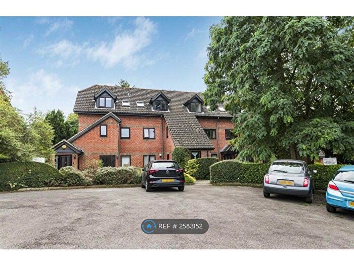 2 Bedroom Flat To Rent In Hambleberry Court, Tilehurst, Reading, RG31