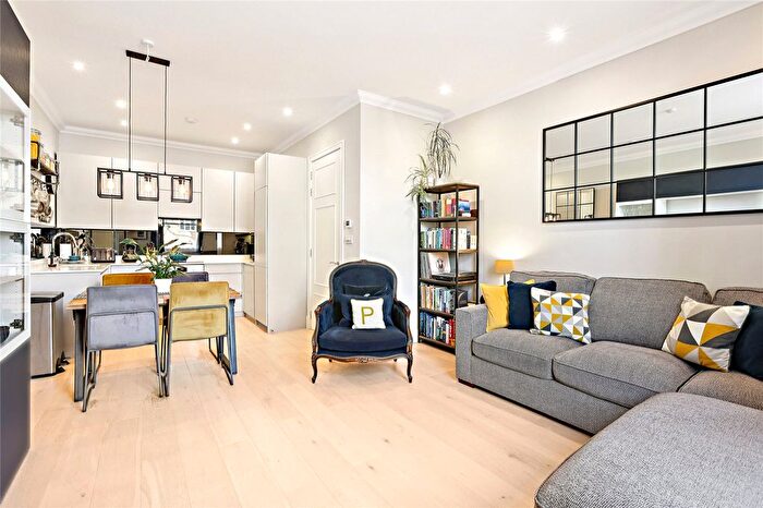 2 Bedroom Flat For Sale In Heathfield Road, London, W3