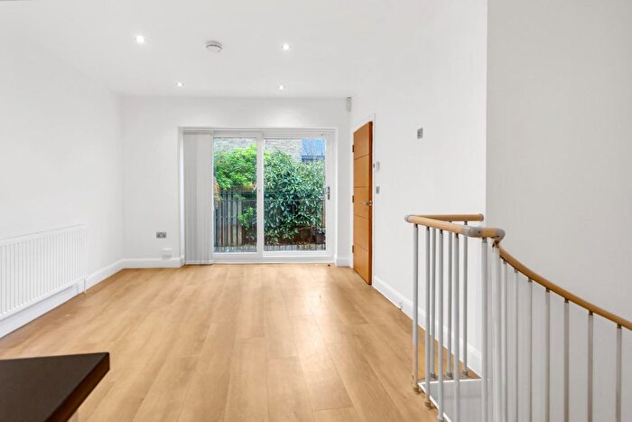 2 Bedroom Flat To Rent In Newington Green Road, London, N1