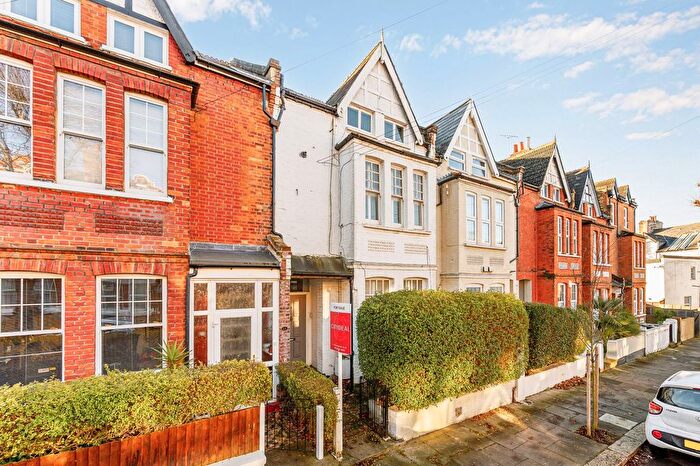 2 Bedroom Flat For Sale In Nemoure Road, London, W3