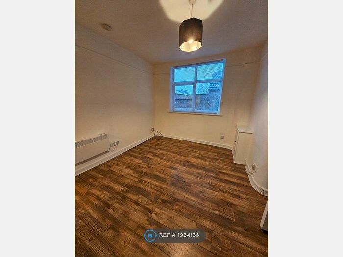 2 Bedroom Flat To Rent In Broadstone Hall Road South, Stockport, SK5