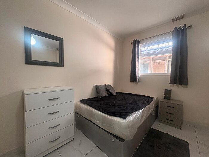 Studio To Rent In Holloway Road, London, N7