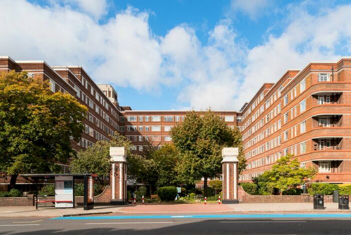 Studio To Rent In Balham High Road, London, SW17