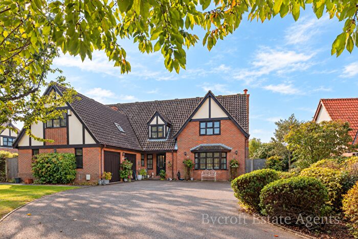 5 Bedroom Detached House For Sale In Hall Lane, Oulton, NR32