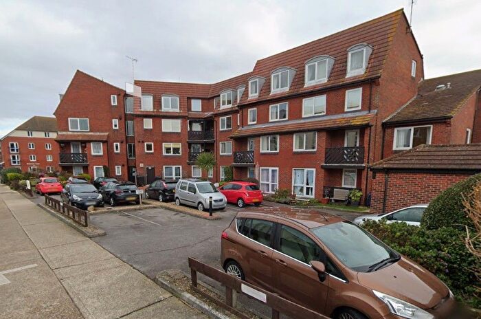 1 Bedroom Flat To Rent In Beach Road, Lee-On-The-Solent, PO13