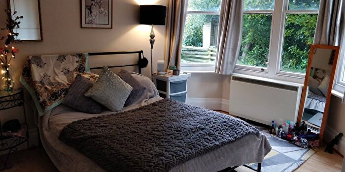 Studio To Rent In Warwick Park, Tunbridge Wells, Kent, TN2