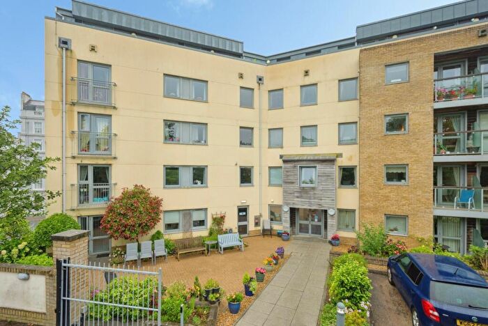 1 Bedroom Flat For Sale In Millbay Road, Plymouth, Devon, PL1