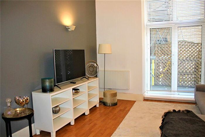 2 Bedroom Apartment To Rent In Dingley Road, Islington, London, EC1V