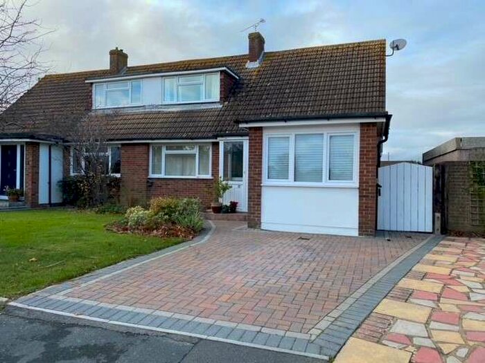 3 Bedroom Bungalow To Rent In Stapleton Court, PO21