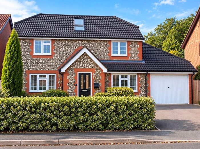 5 Bedroom Detached House For Sale In Moorhen Drive, Reading, RG6
