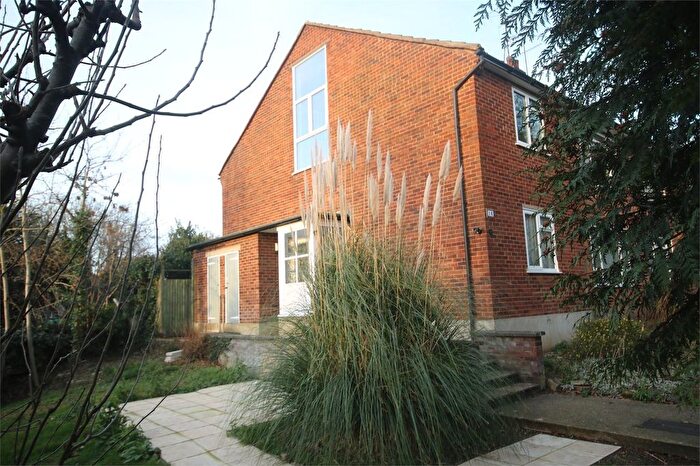 3 Bedroom Flat To Rent In Holden Road, Woodside Park, N12