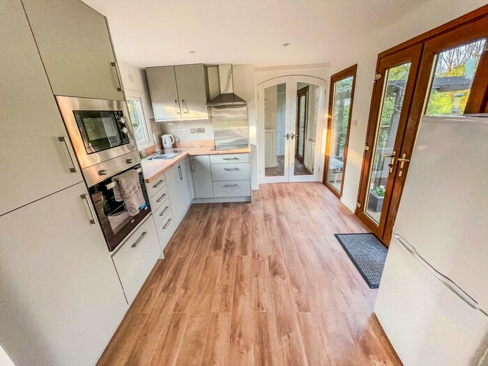 1 Bedroom Bungalow For Sale In Hinksford Mobile Home Park, Kingswinford, DY6