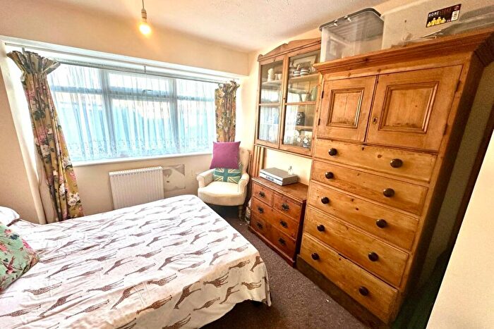 2 Bedroom Flat For Sale In Greystone Avenue, Worthing, West Sussex, BN13