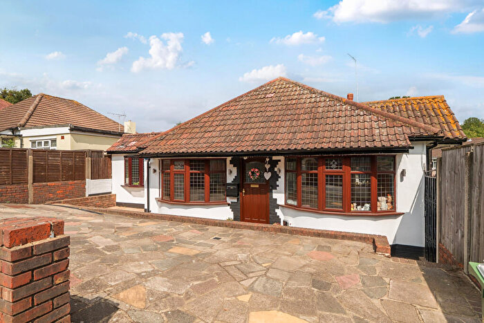 4 Bedroom Bungalow For Sale In Rydal Drive, Bexleyheath, DA7