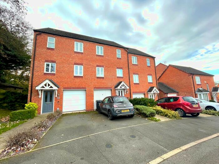3 Bedroom Town House To Rent In Highfields Park Drive, Allestree, Derby DE22