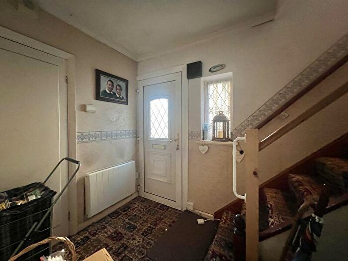 3 Bedroom End Of Terrace House For Sale In Kingstanding Road, Kingstanding, Birmingham, B44
