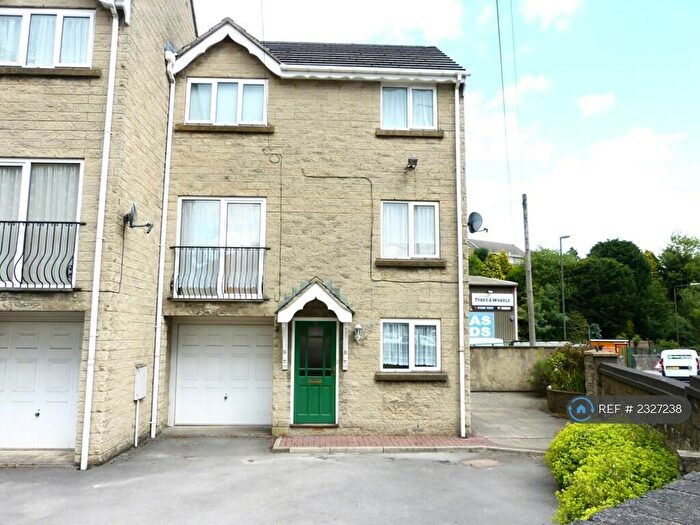 3 Bedroom Semi-Detached House To Rent In Darwin Avenue, Buxton, SK17