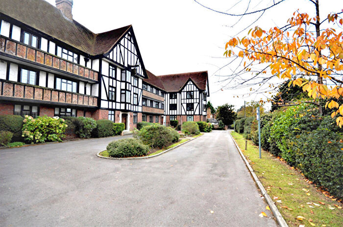 2 Bedroom Apartment To Rent In Lammas Lane, Esher, Surrey, KT10