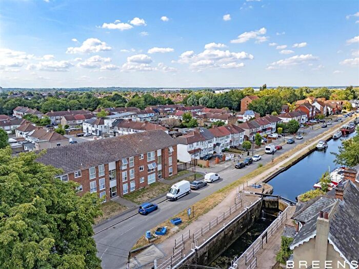 2 Bedroom Flat For Sale In South Ordnance Road, Enfield, EN3