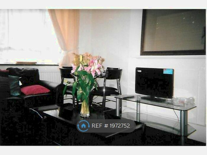 2 Bedroom Flat To Rent In Durban House, London, W12