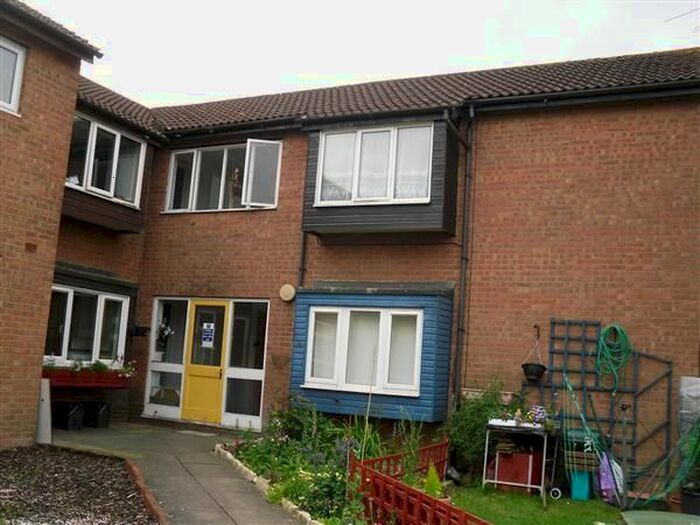 1 Bedroom Studio To Rent In Eden Close, Aylesbury, HP21