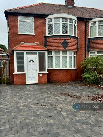 3 Bedroom Semi-Detached House To Rent In Broadway, Chadderton, OL9
