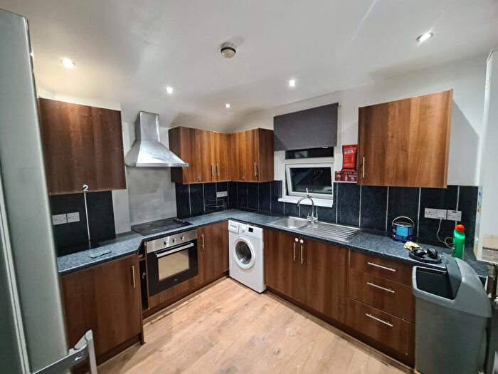 3 Bedroom Flat To Rent In Empire Court, Avon Street, Rugby, Warwickshire, CV21