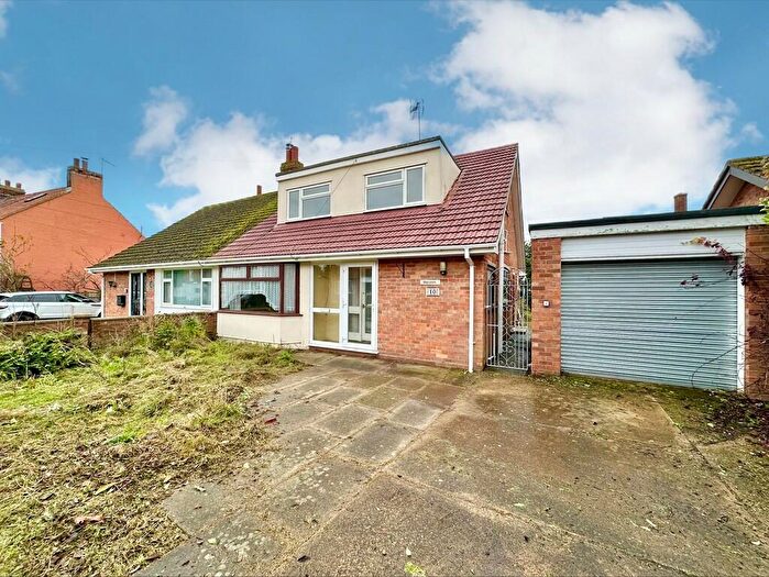 4 Bedroom Semi-Detached Bungalow For Sale In Wapping, Ormesby, NR29