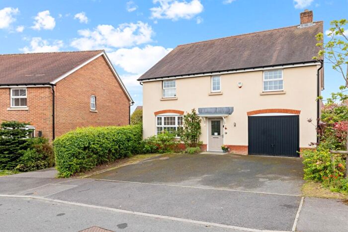 4 Bedroom Detached House To Rent In Leachman Way, Petersfield, GU31