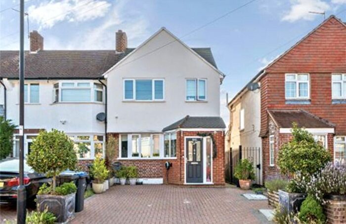 4 Bedroom Semi Detached Bungalow For Sale In Kenilworth Crescent, Enfield, EN1