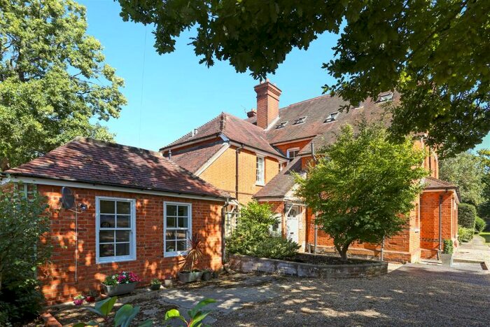 2 Bedroom Maisonette To Rent In Greenways Court, Ascot, SL5