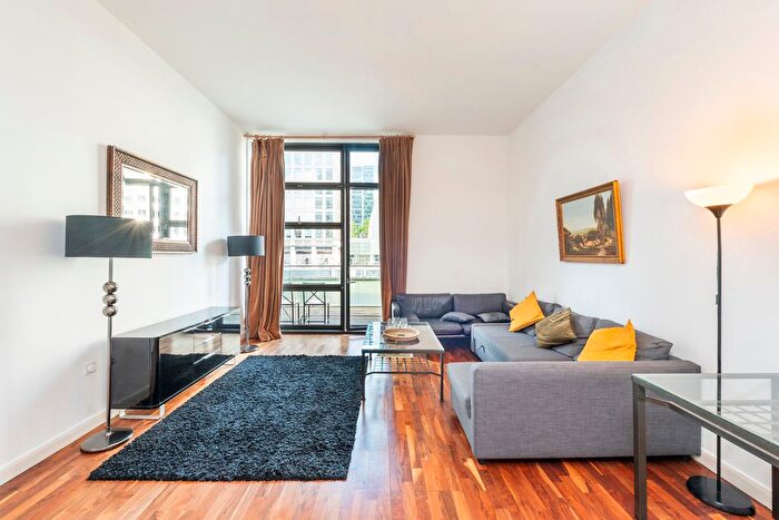 2 Bedroom Flat To Rent In South Quay Square, South Quay, E14