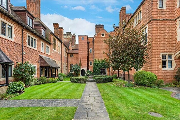 4 Bedroom Town House To Rent In Woking, Surrey, GU22