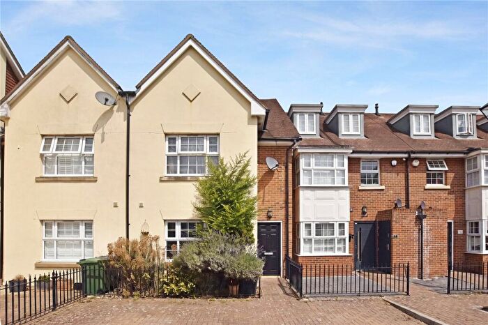 3 Bedroom Terraced House For Sale In Williams Way, Dartford, Kent, DA2