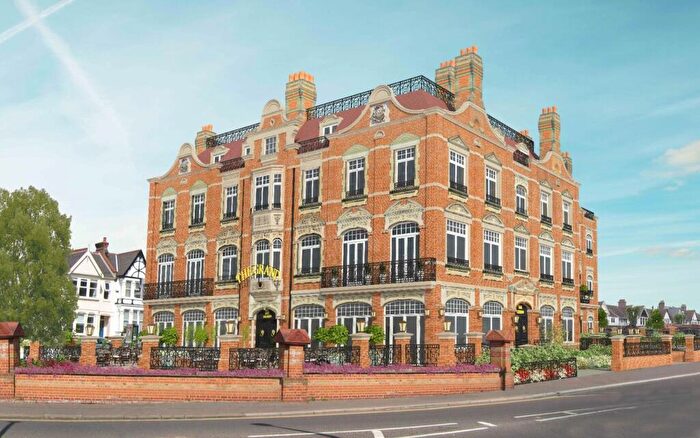 2 Bedroom Flat For Sale In Broadway, Leigh-On-Sea, SS9